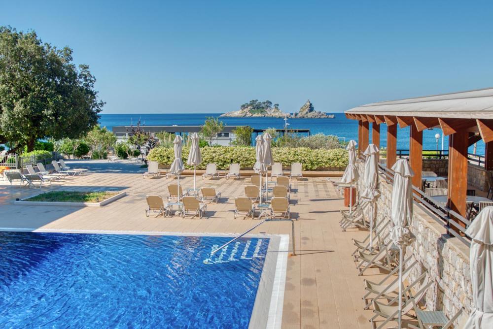 Hotel Palas Petrovac Ngoại thất bức ảnh