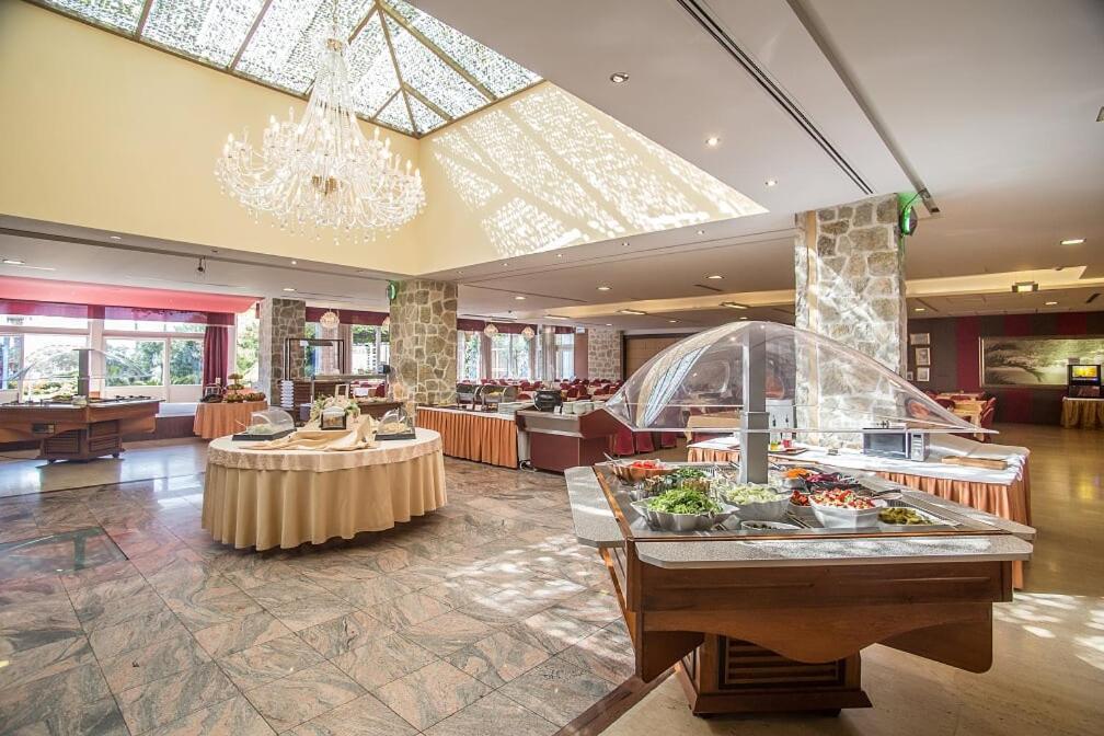 Hotel Palas Petrovac Ngoại thất bức ảnh