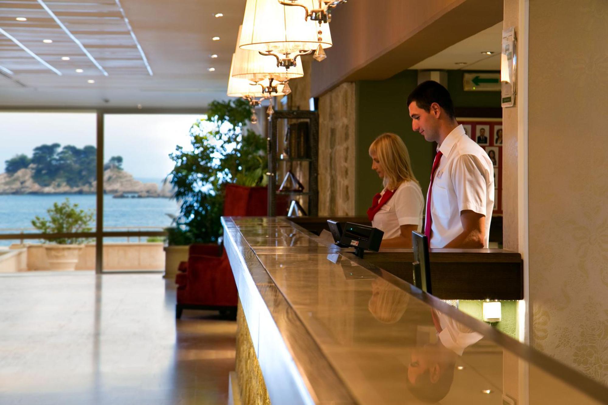 Hotel Palas Petrovac Ngoại thất bức ảnh